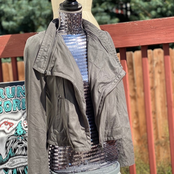 Gray vegan suede moto jacket multi zip for multi styling very cool great shape - Picture 3 of 6